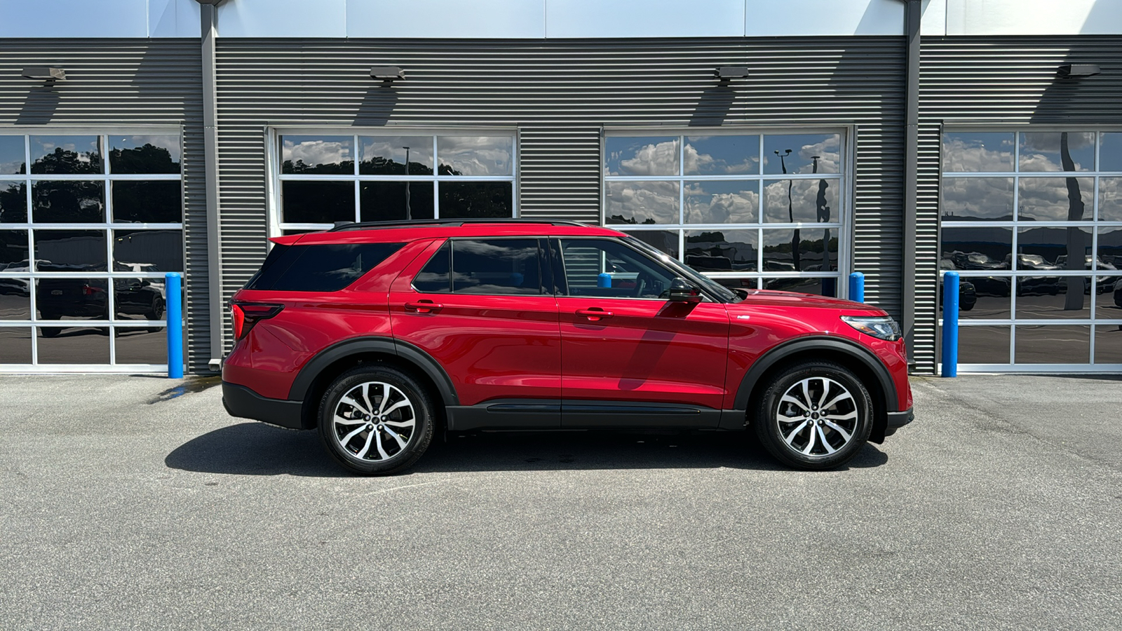 2025 Ford Explorer ST-Line 8