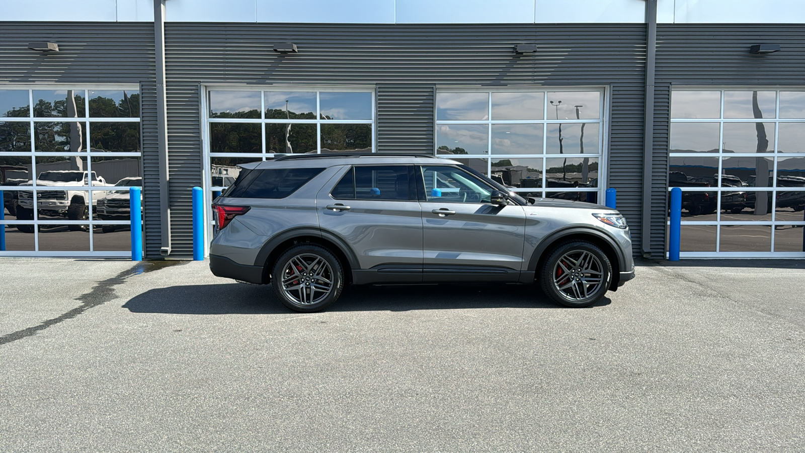 2025 Ford Explorer ST-Line 8