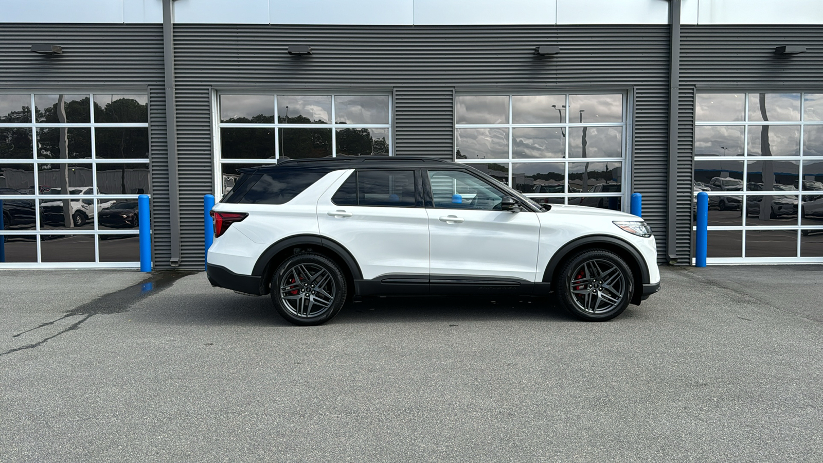 2025 Ford Explorer ST 8