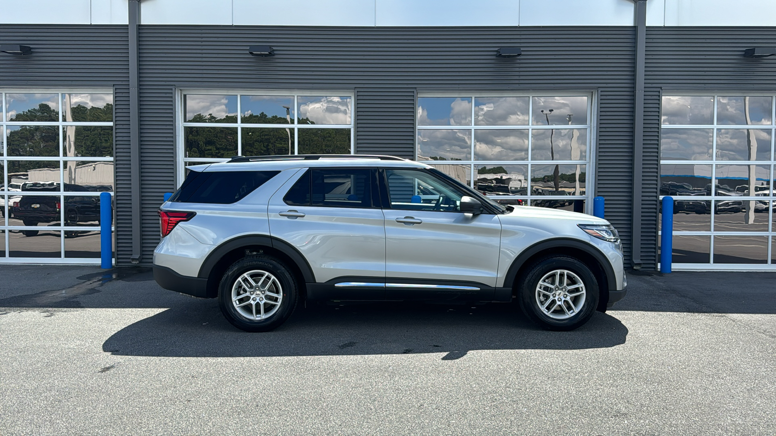 2025 Ford Explorer Active 8