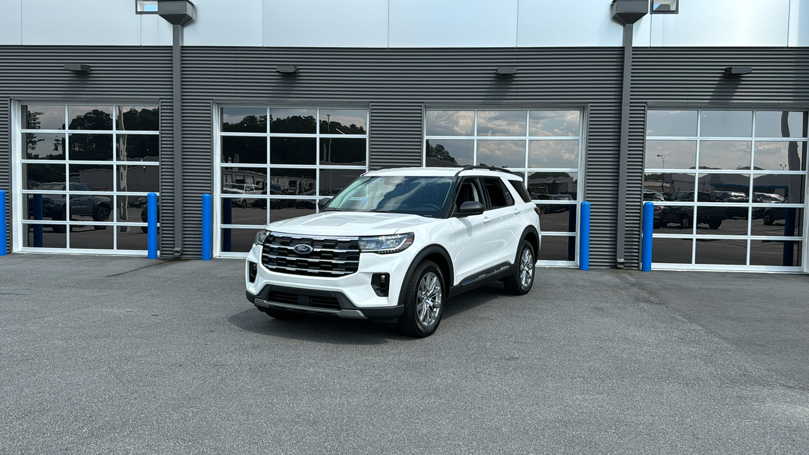 2025 Ford Explorer Active 1