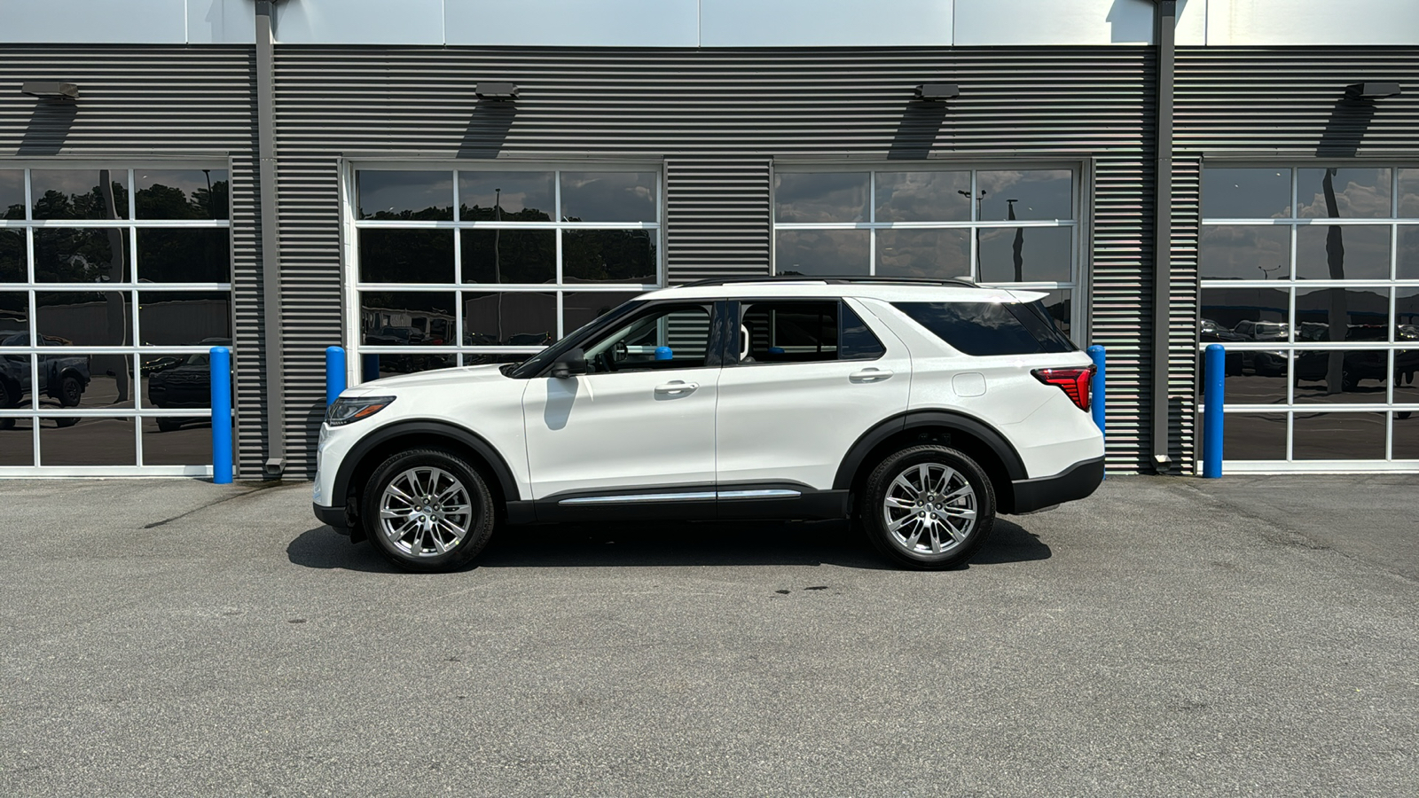 2025 Ford Explorer Active 2