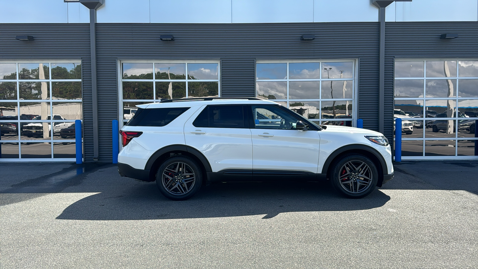 2025 Ford Explorer ST 8