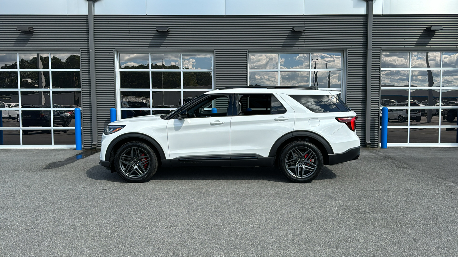 2025 Ford Explorer ST 2