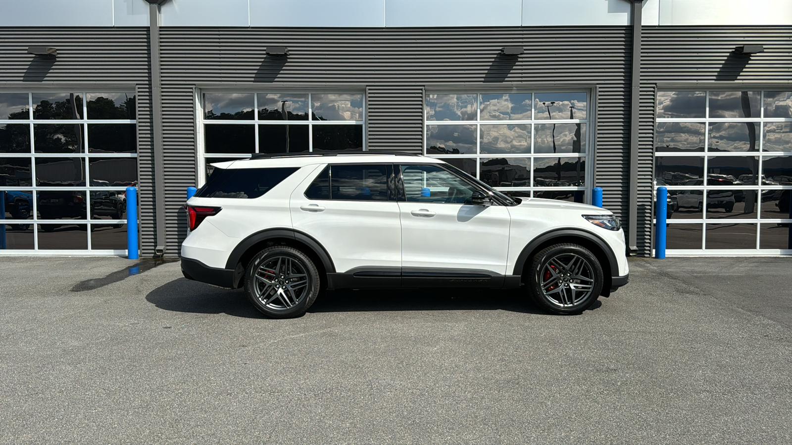 2025 Ford Explorer ST 8