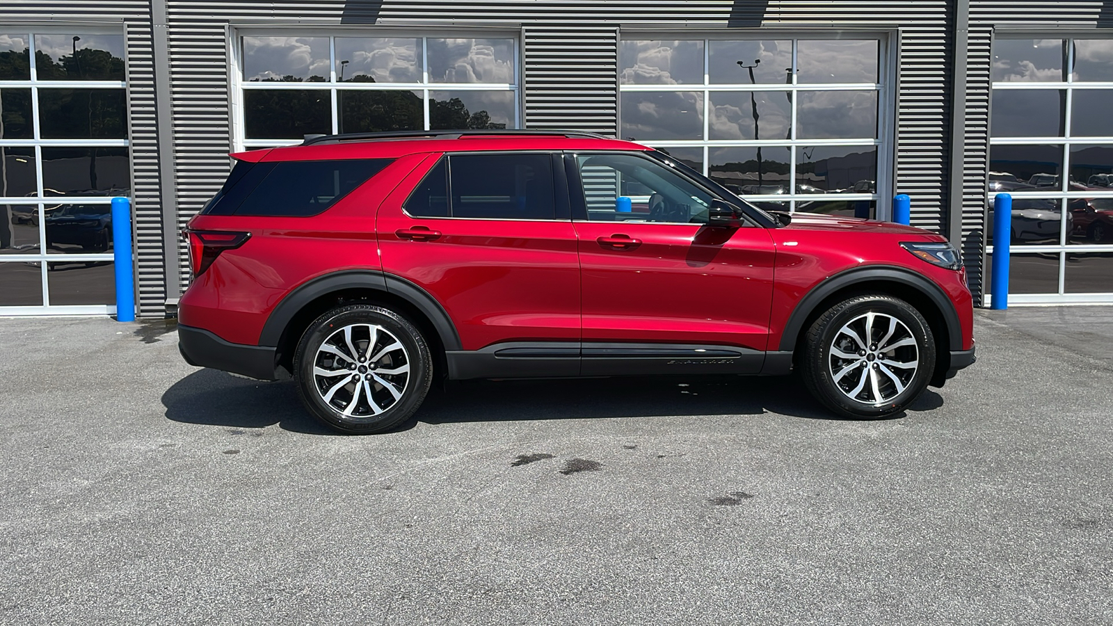 2025 Ford Explorer ST-Line 8