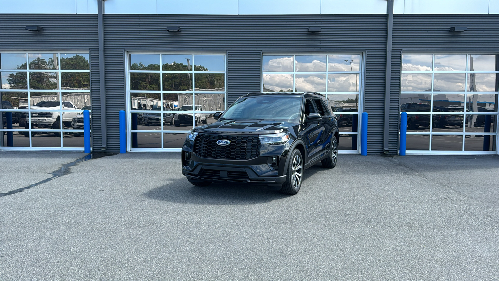 2025 Ford Explorer ST-Line 1