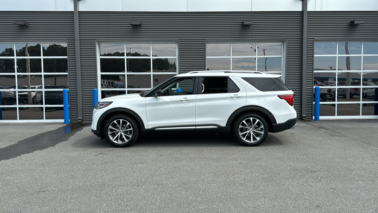 2025 Ford Explorer Platinum 2