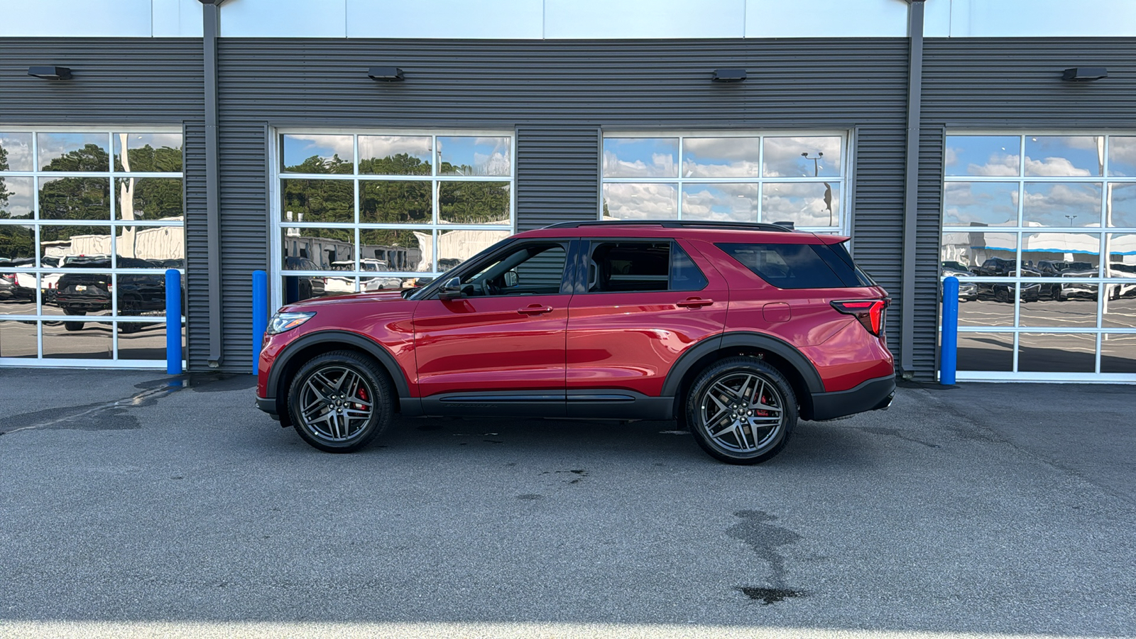 2025 Ford Explorer ST 2