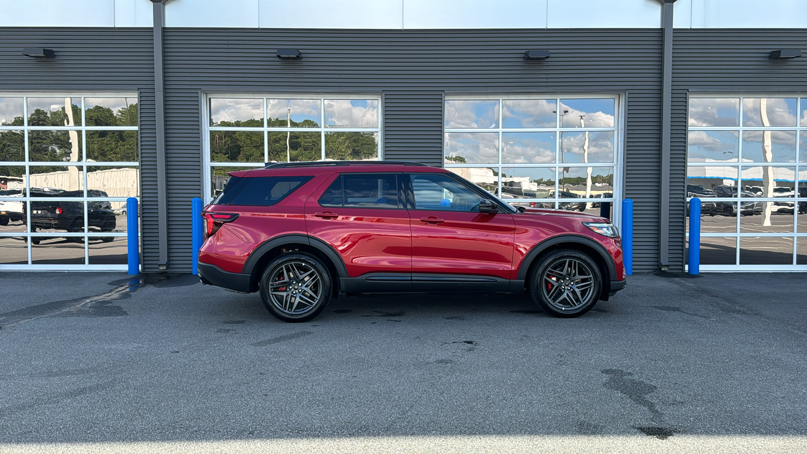 2025 Ford Explorer ST 8