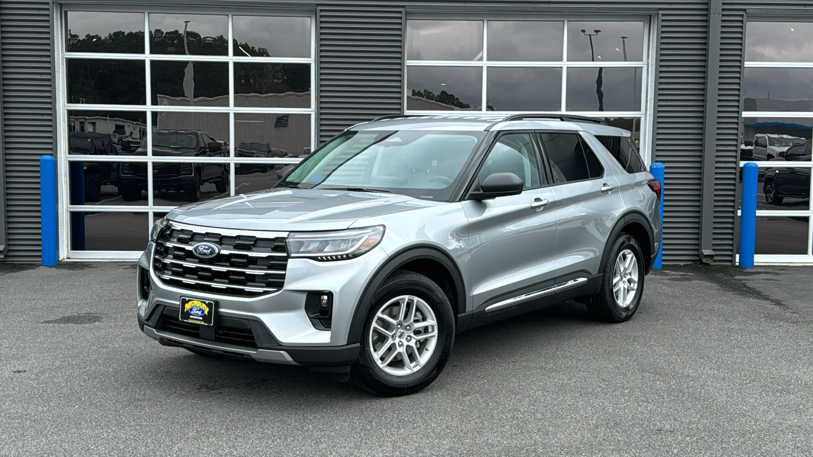 2025 Ford Explorer Active 1