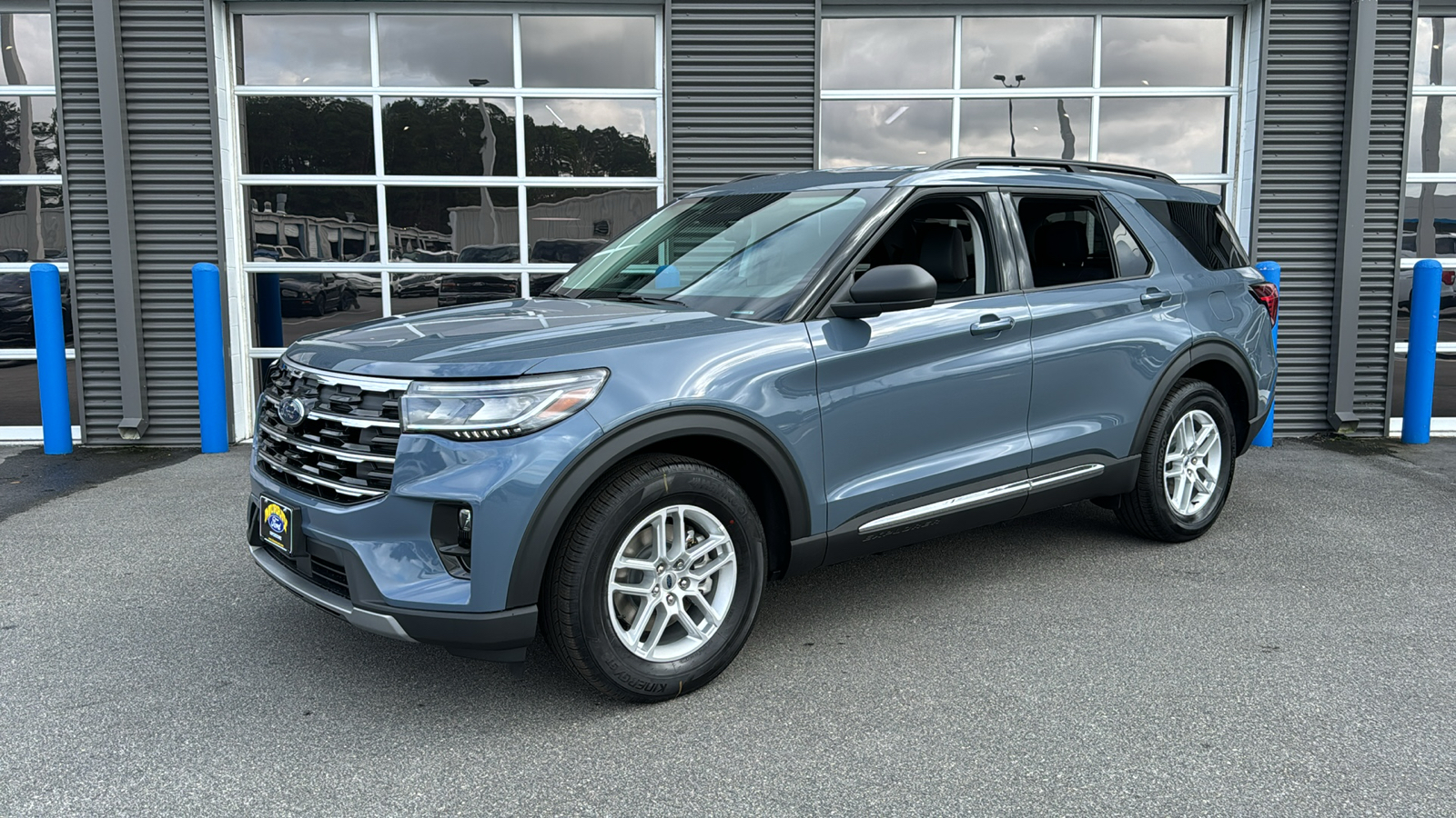 2025 Ford Explorer Active 1