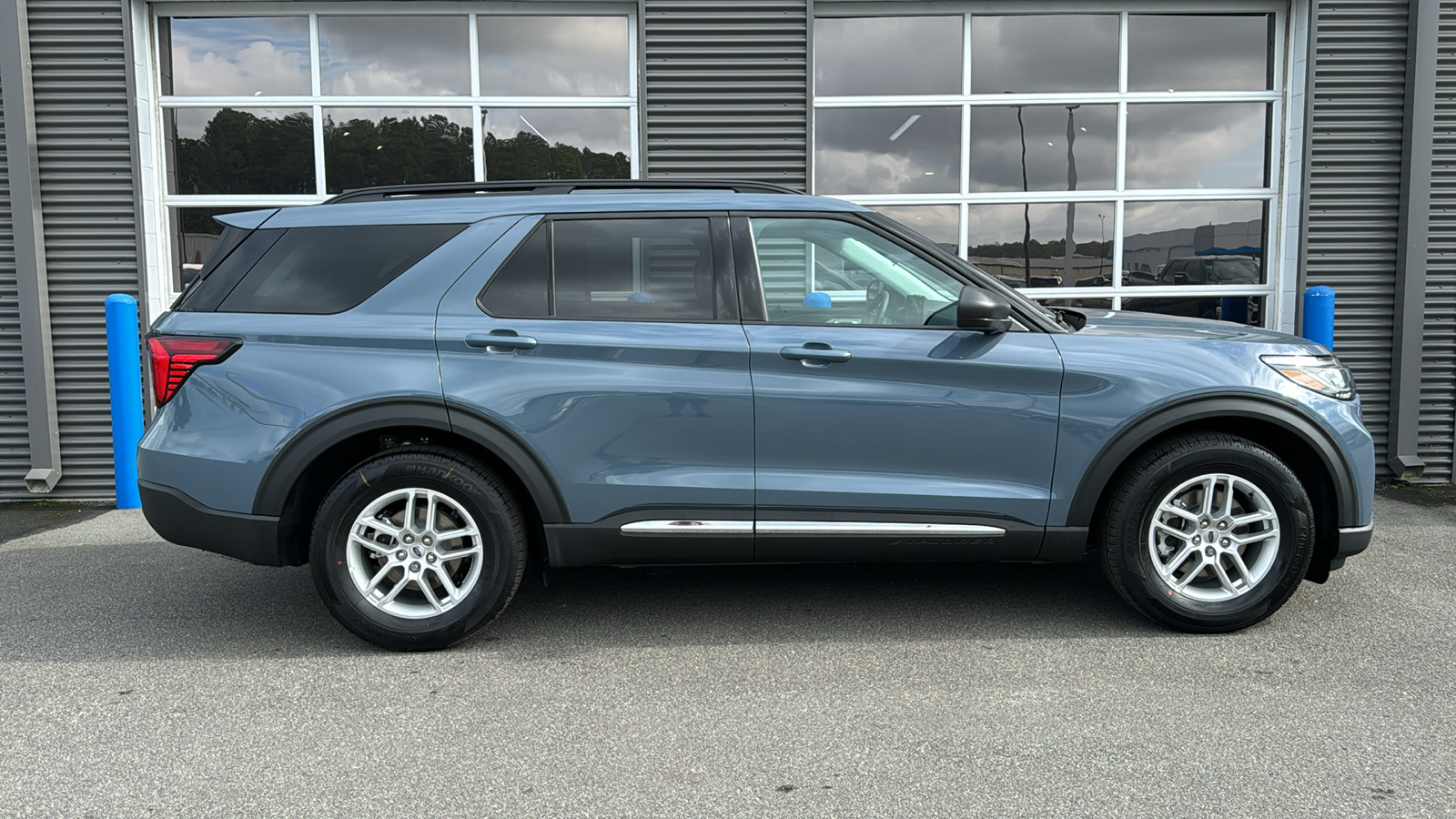 2025 Ford Explorer Active 8