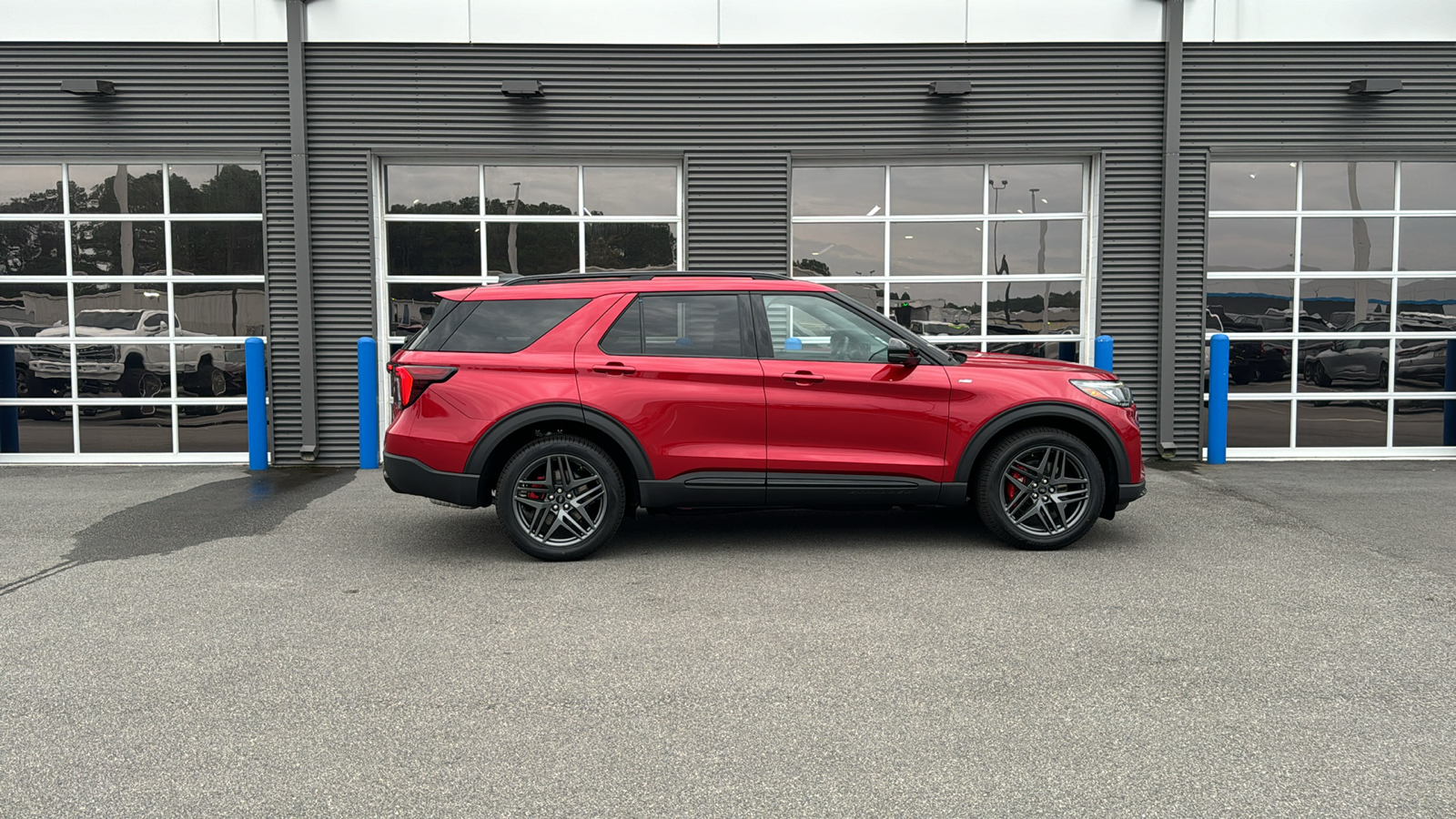 2025 Ford Explorer ST-Line 8