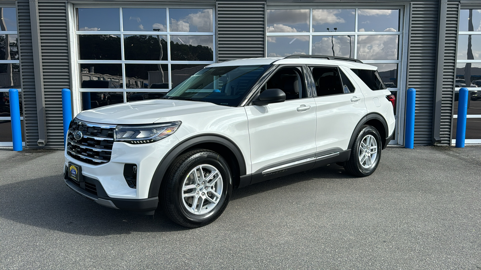 2025 Ford Explorer Active 1