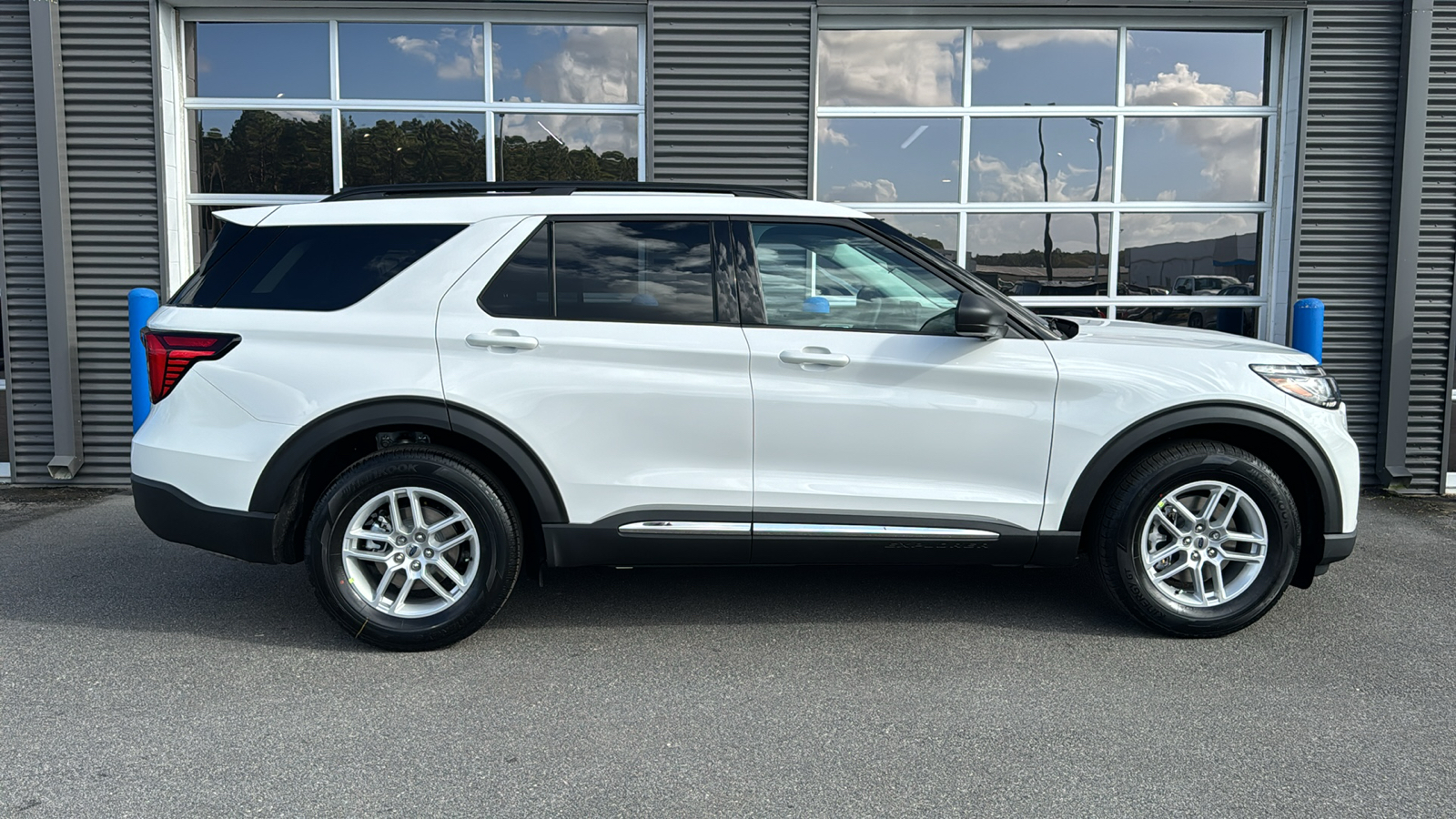 2025 Ford Explorer Active 8