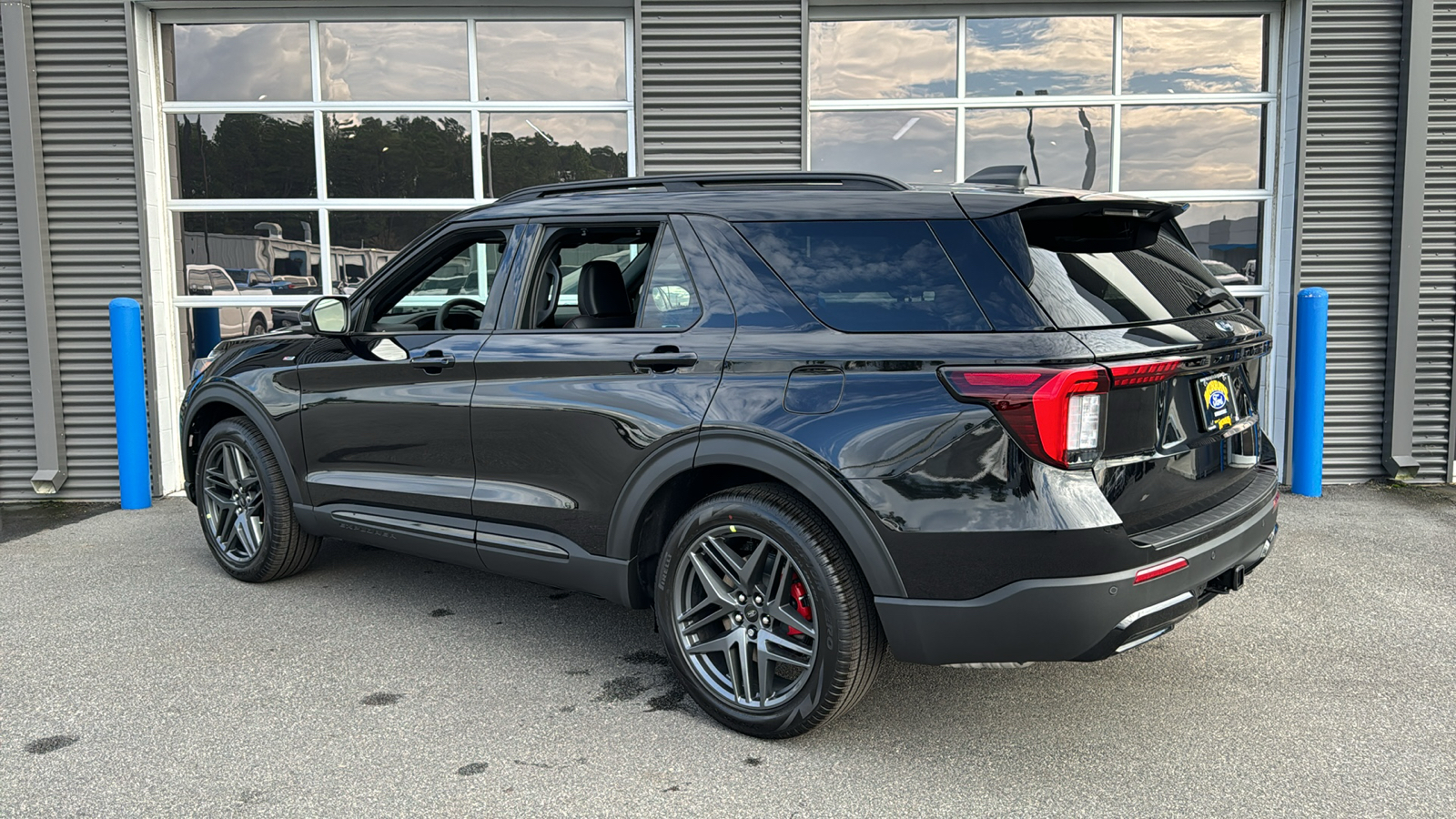 2025 Ford Explorer ST-Line 3