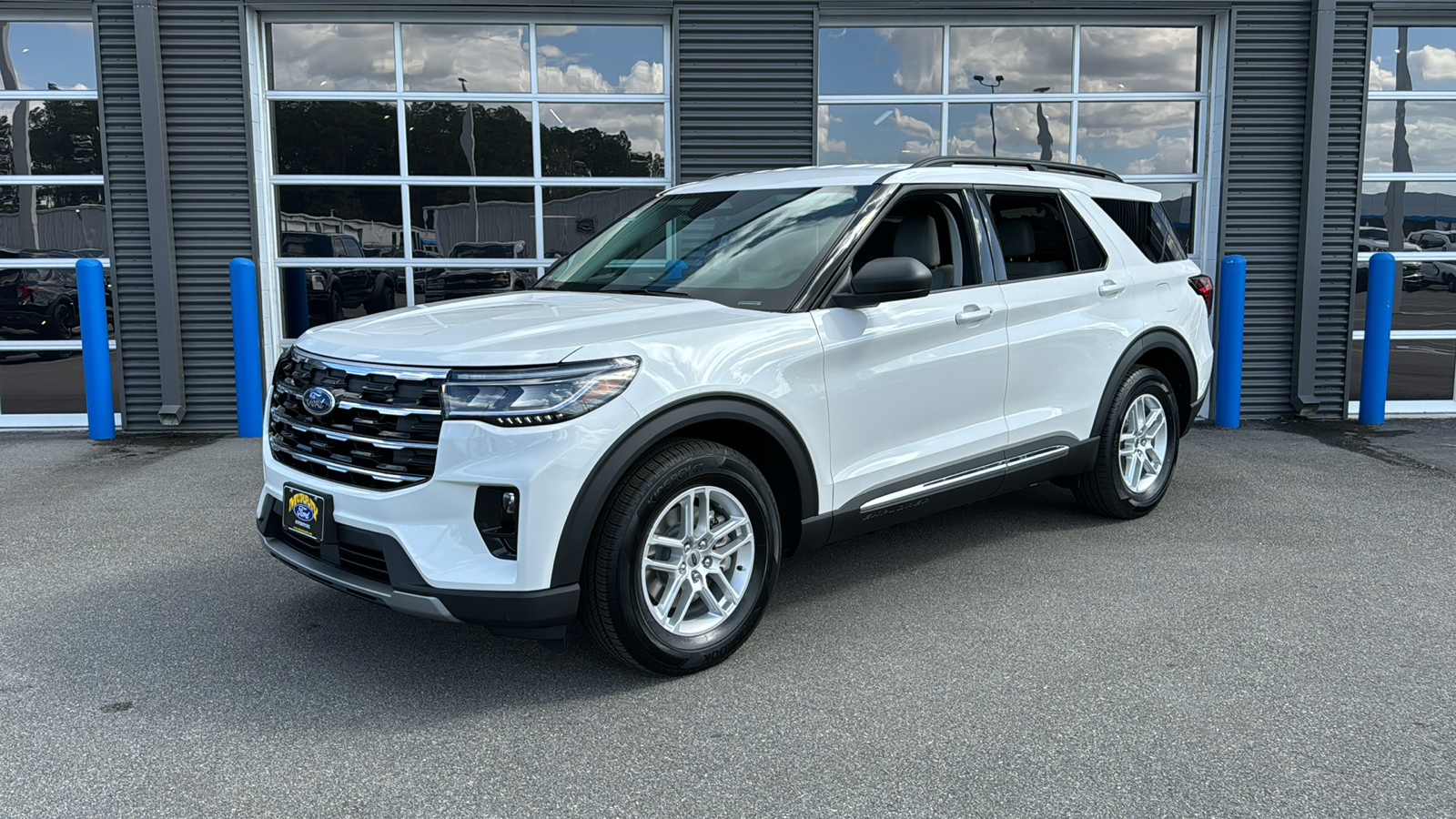 2025 Ford Explorer Active 1