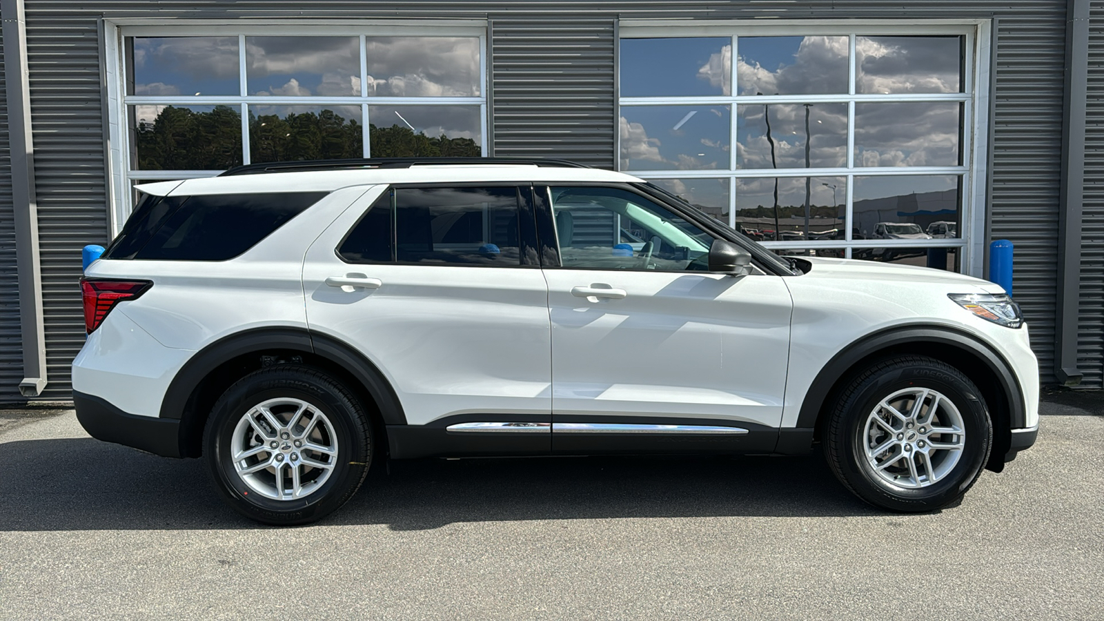 2025 Ford Explorer Active 8