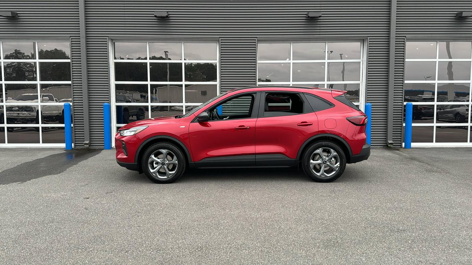 2025 Ford Escape ST-Line 2