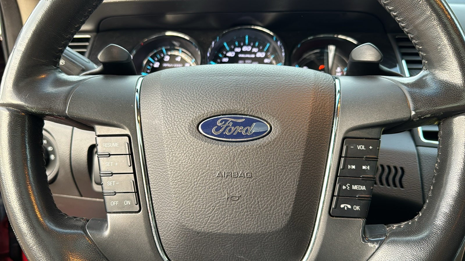 2012 Ford Taurus Limited 19