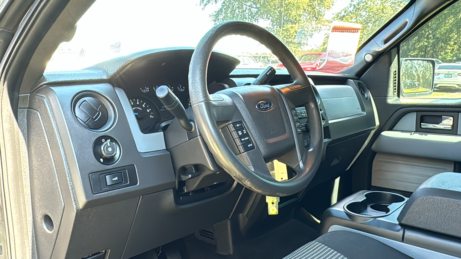 2014 Ford F-150  27