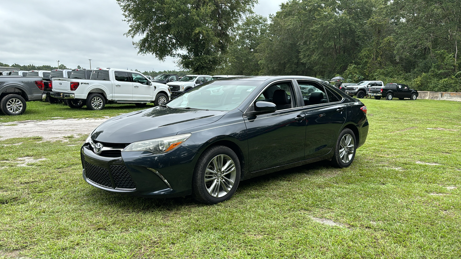 2017 Toyota Camry SE 2