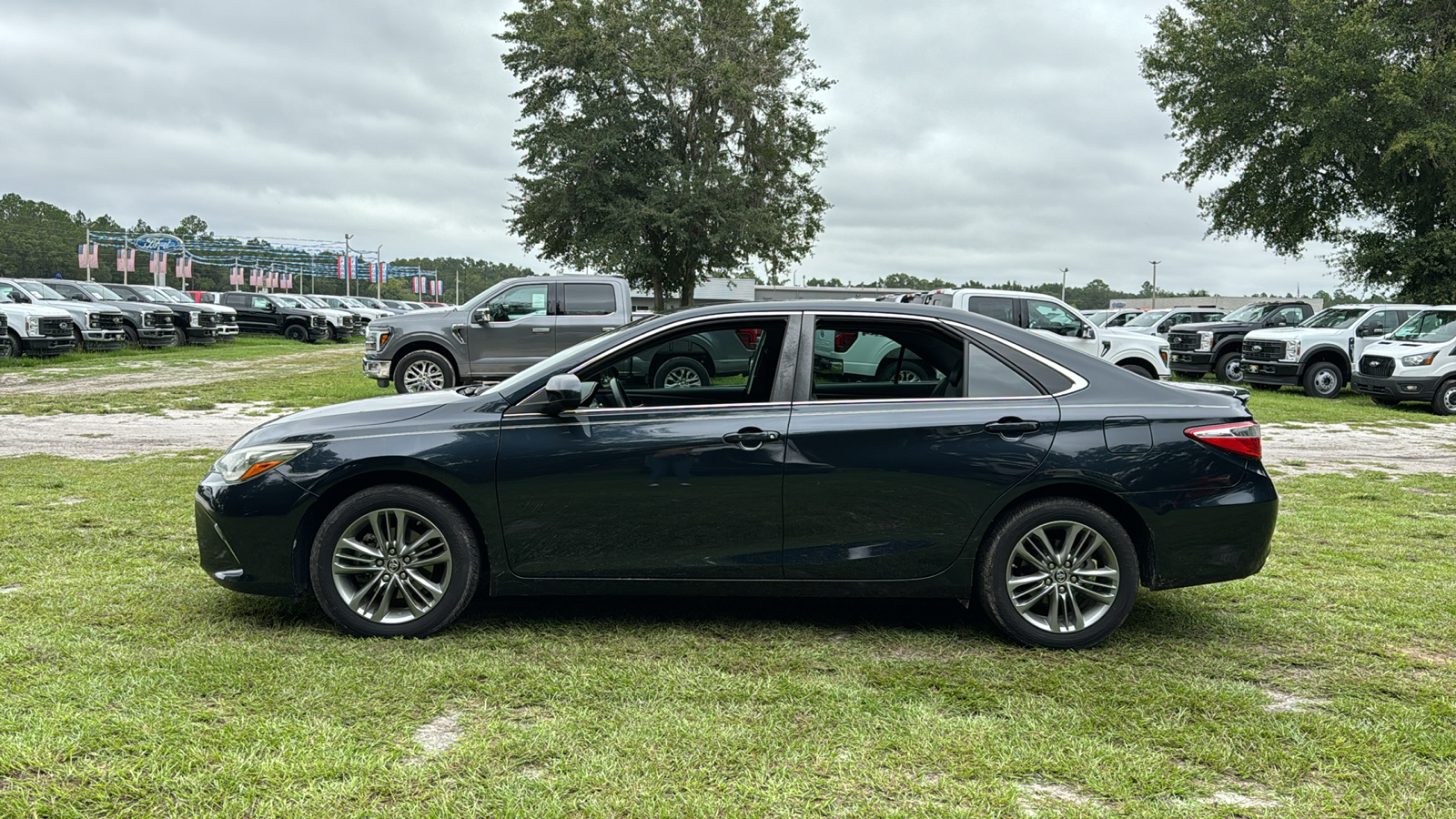 2017 Toyota Camry SE 3