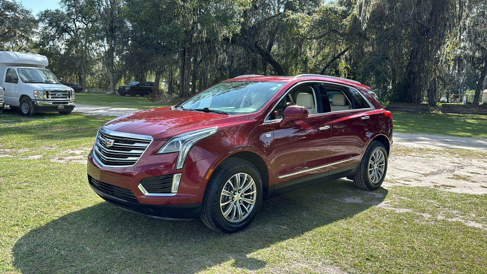 2017 Cadillac XT5 Luxury 2