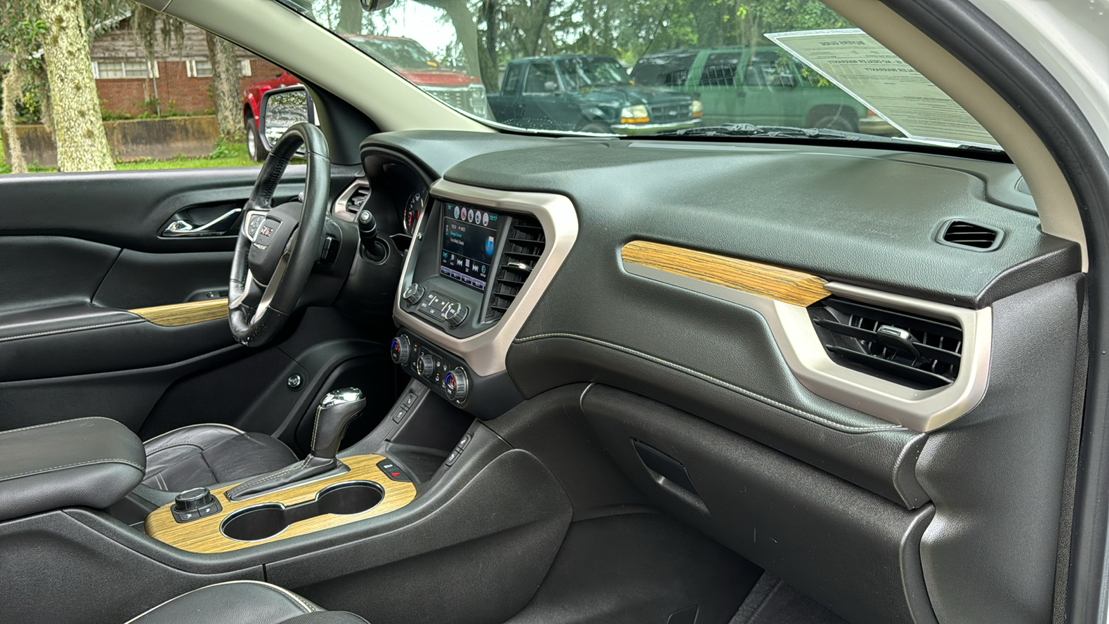 2017 GMC Acadia Denali 11