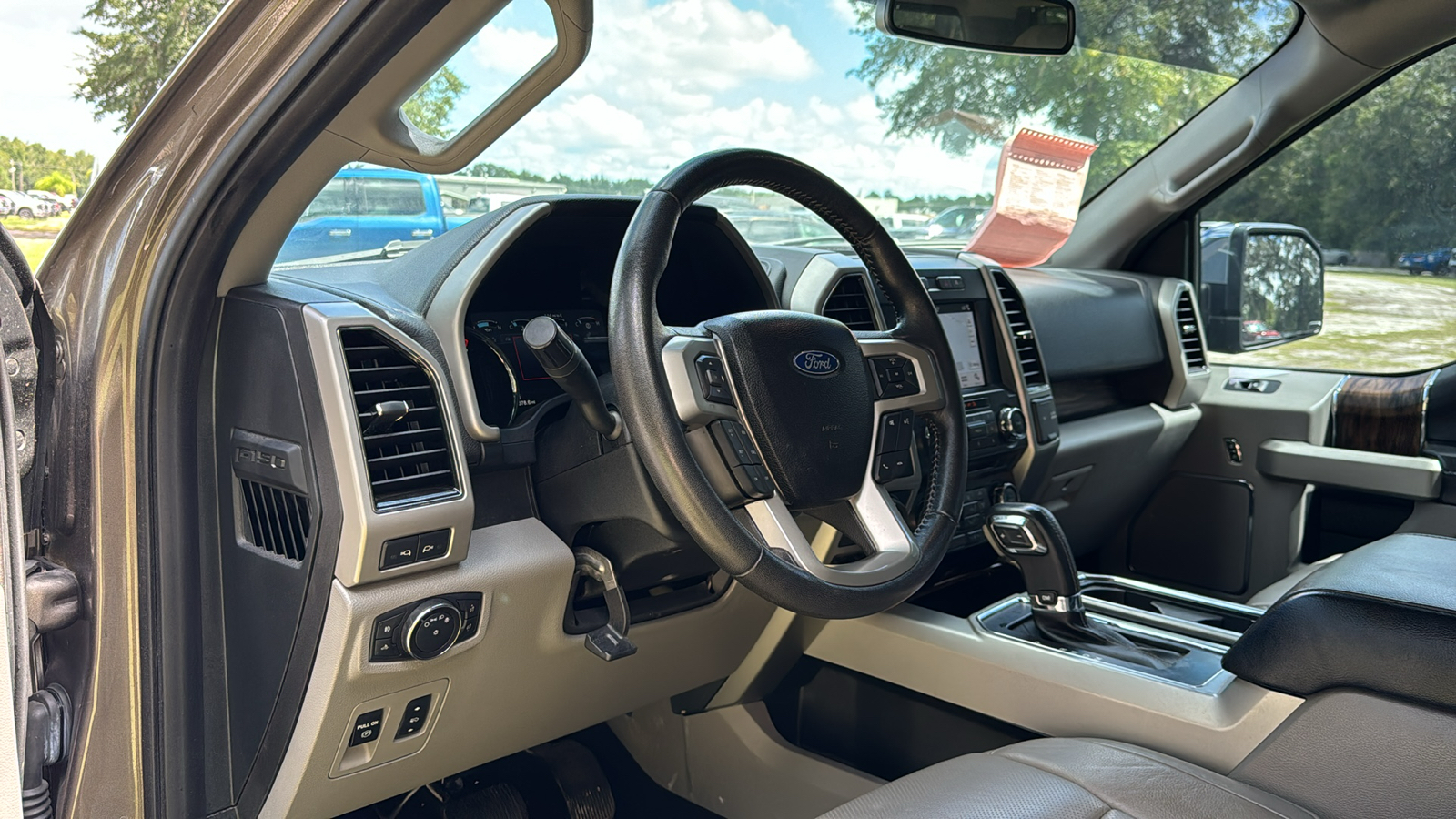 2018 Ford F-150 Lariat 32