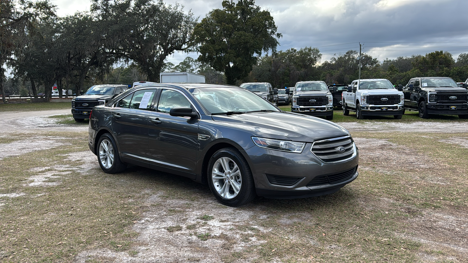 2018 Ford Taurus SE 1