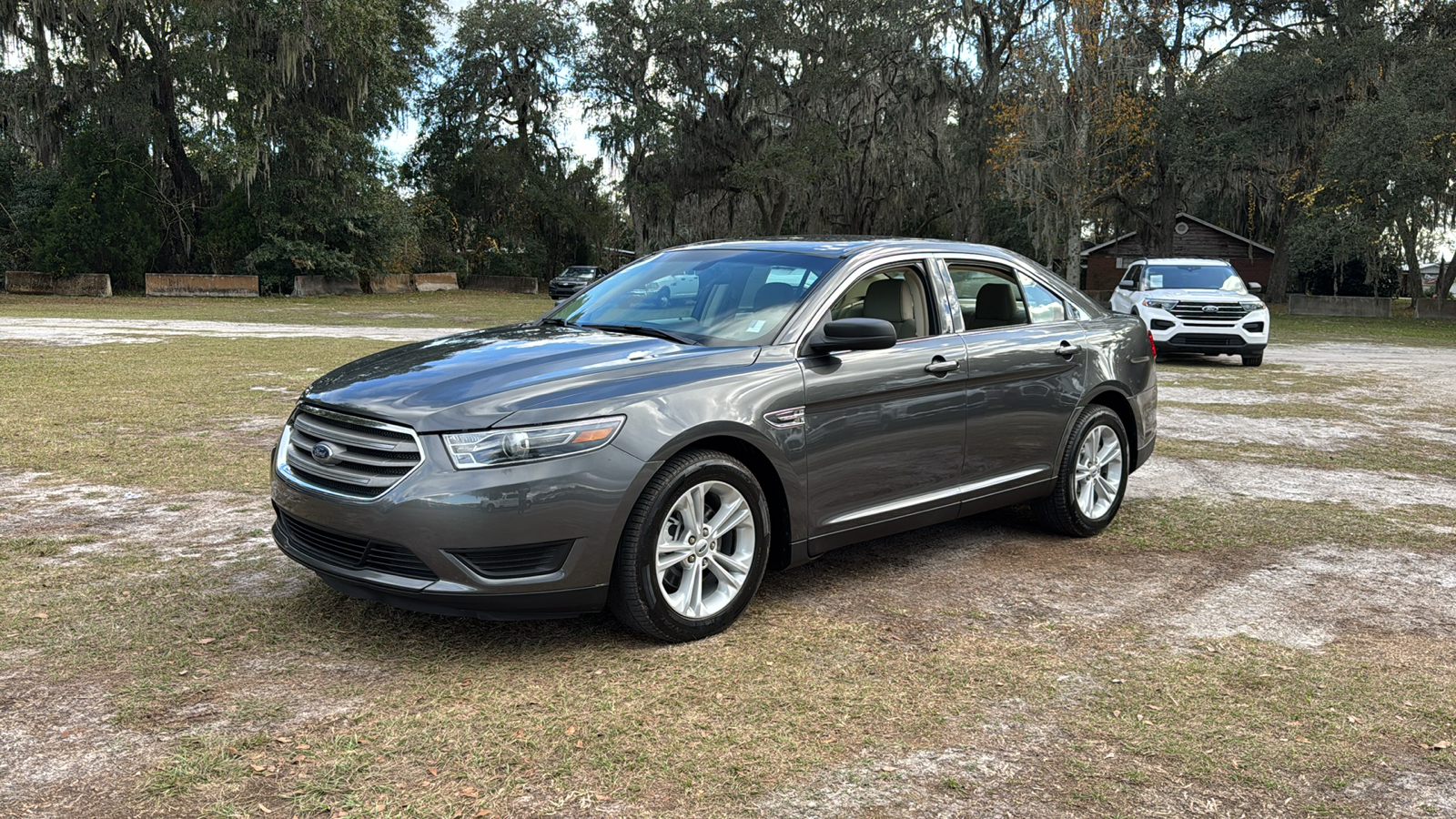 2018 Ford Taurus SE 2