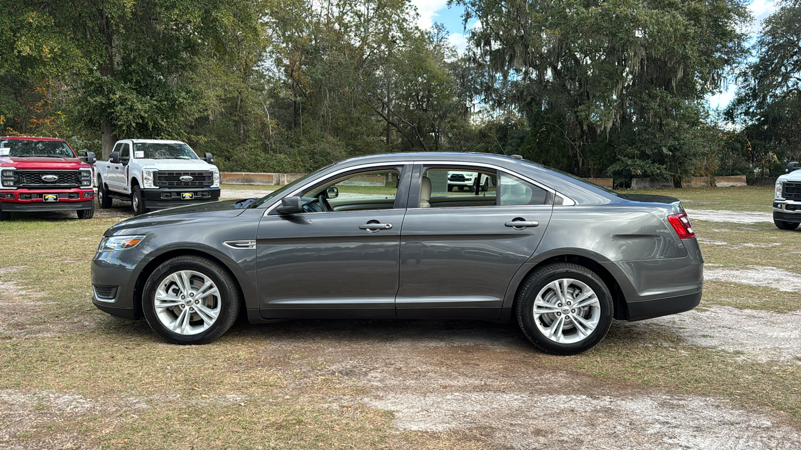 2018 Ford Taurus SE 3