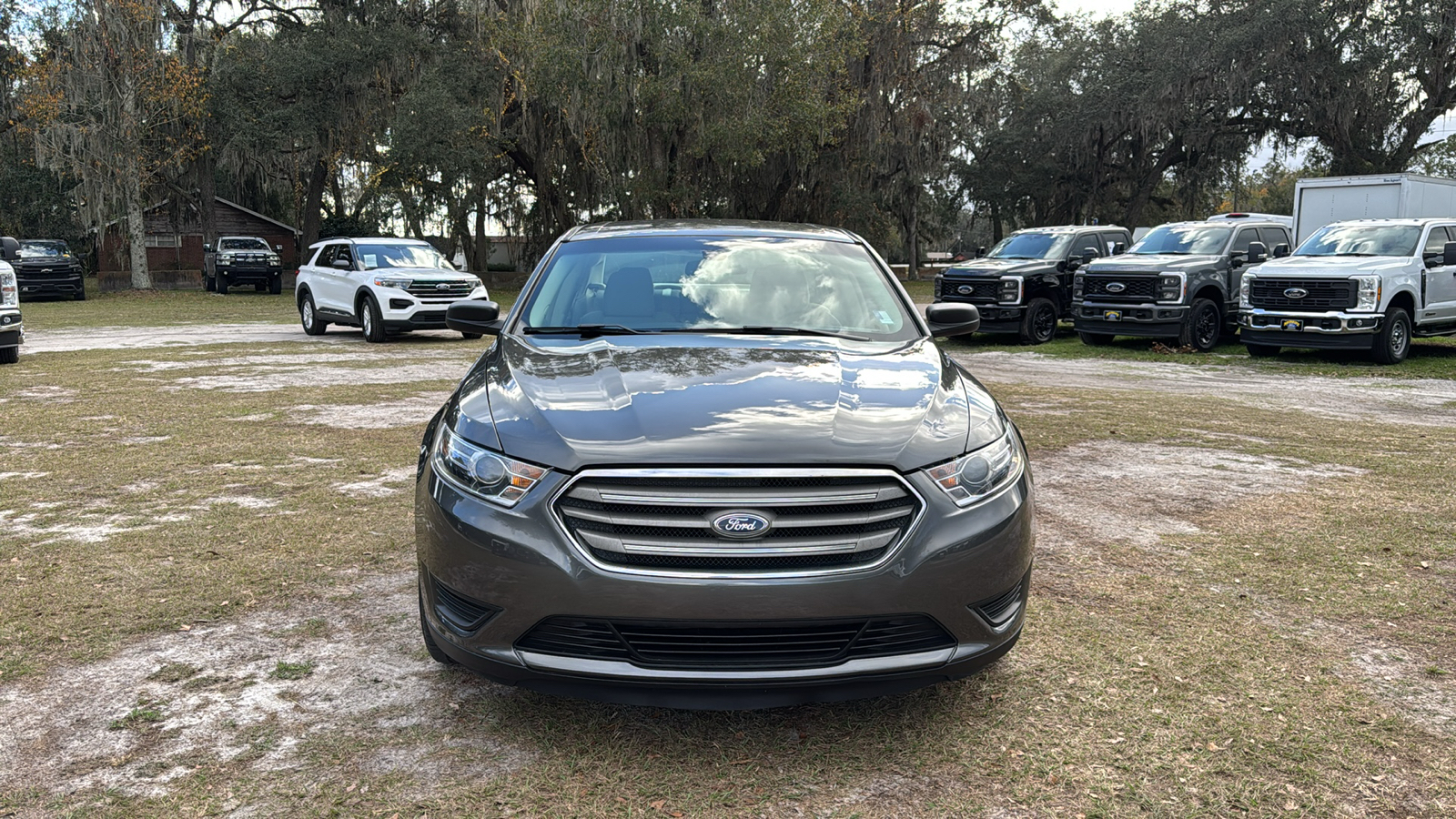 2018 Ford Taurus SE 10