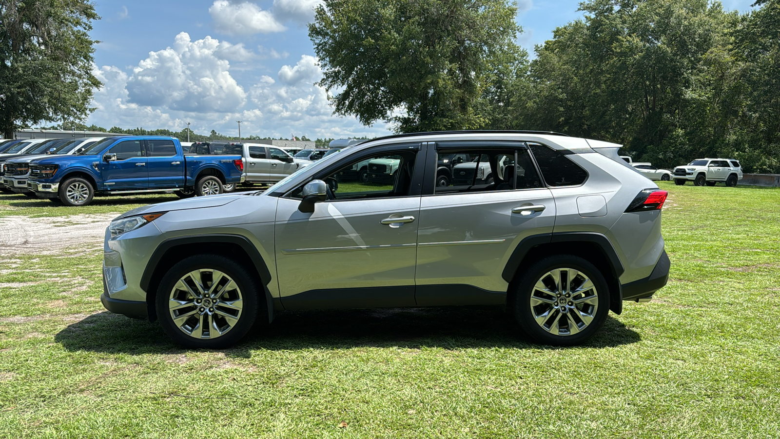 2019 Toyota RAV4 XLE Premium 3