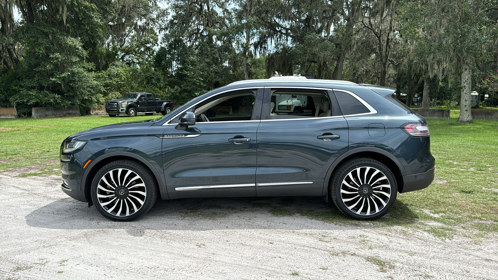 2021 Lincoln Nautilus Black Label 3