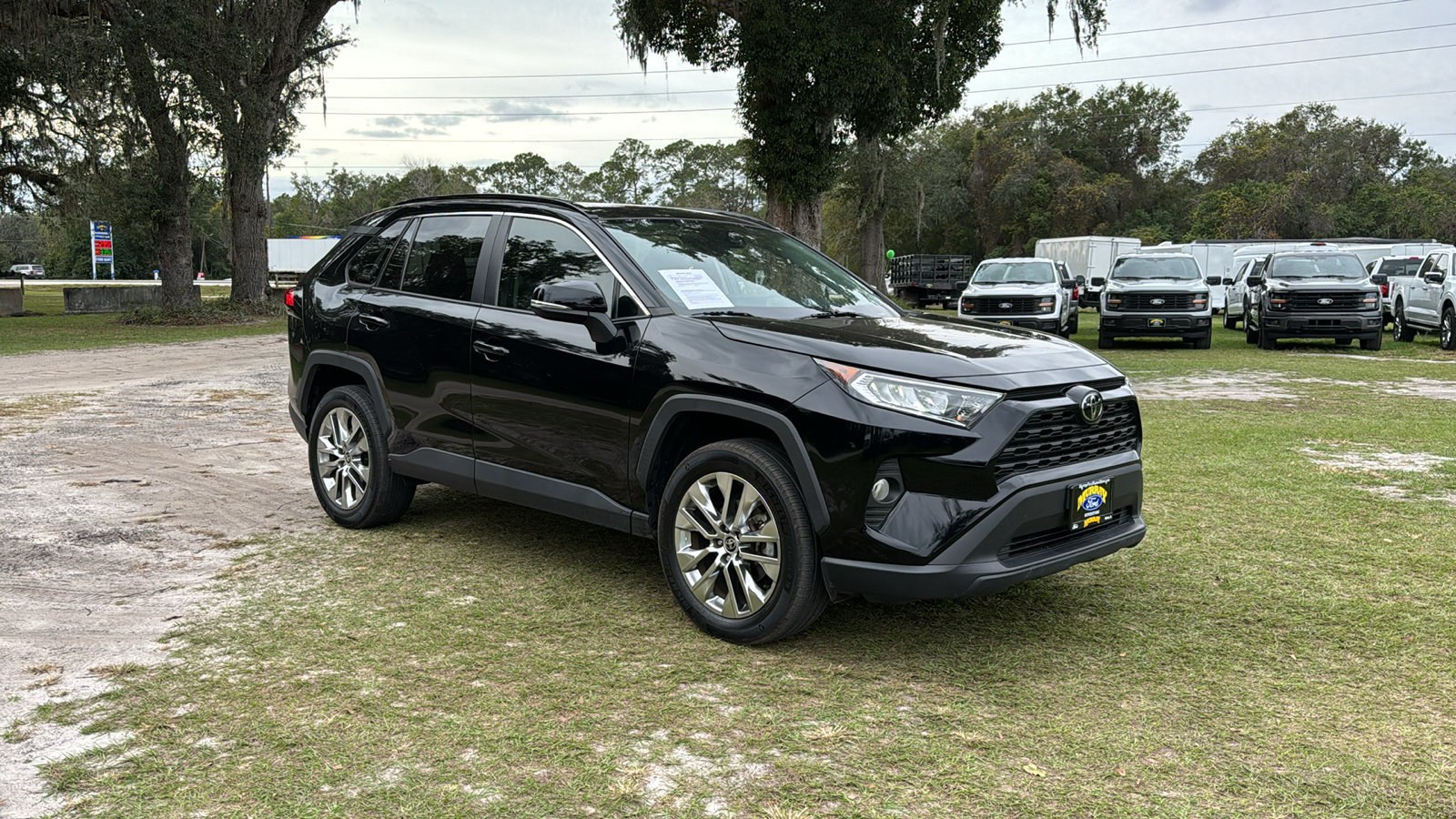 2021 Toyota RAV4 XLE Premium 1