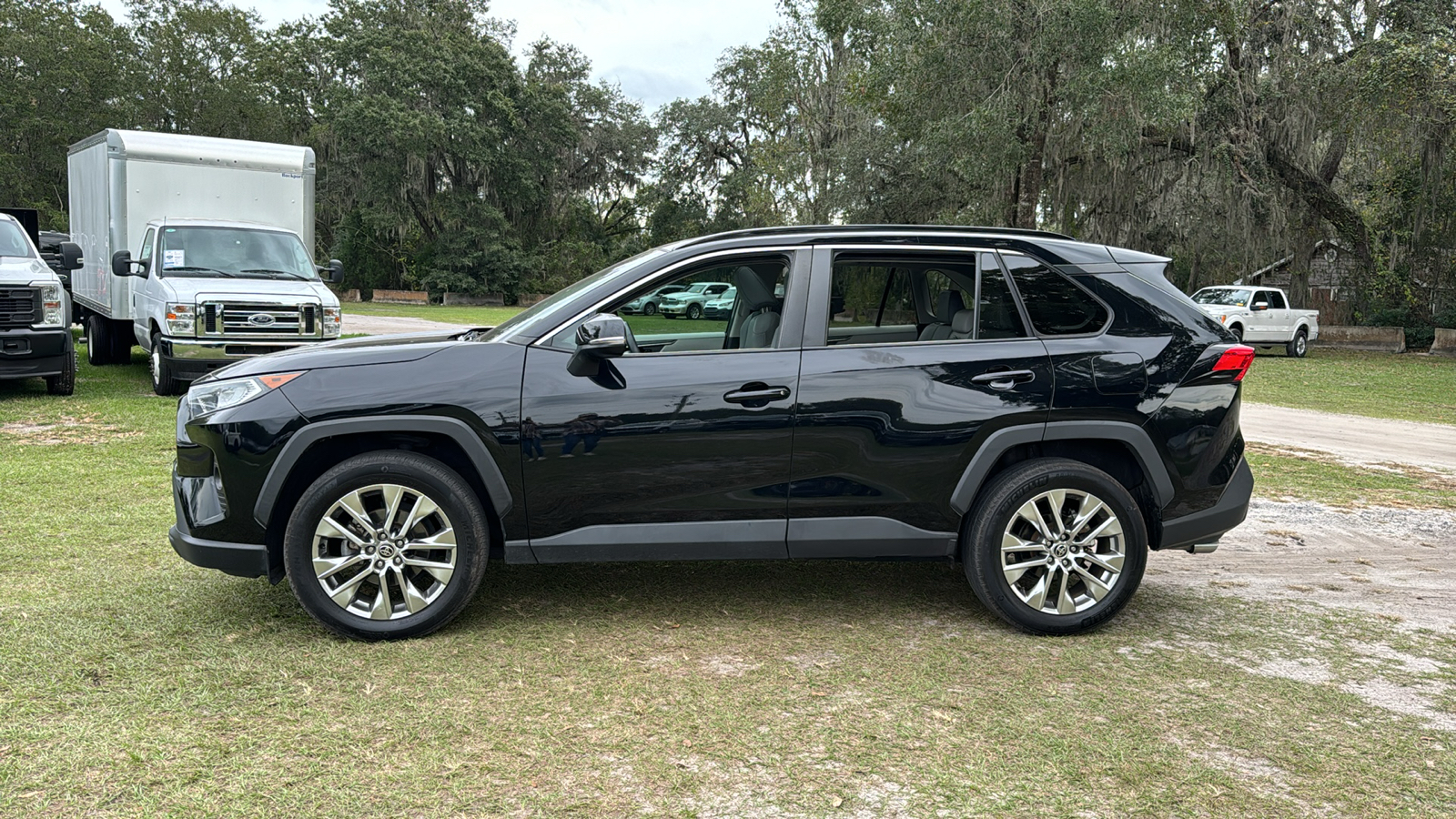 2021 Toyota RAV4 XLE Premium 3