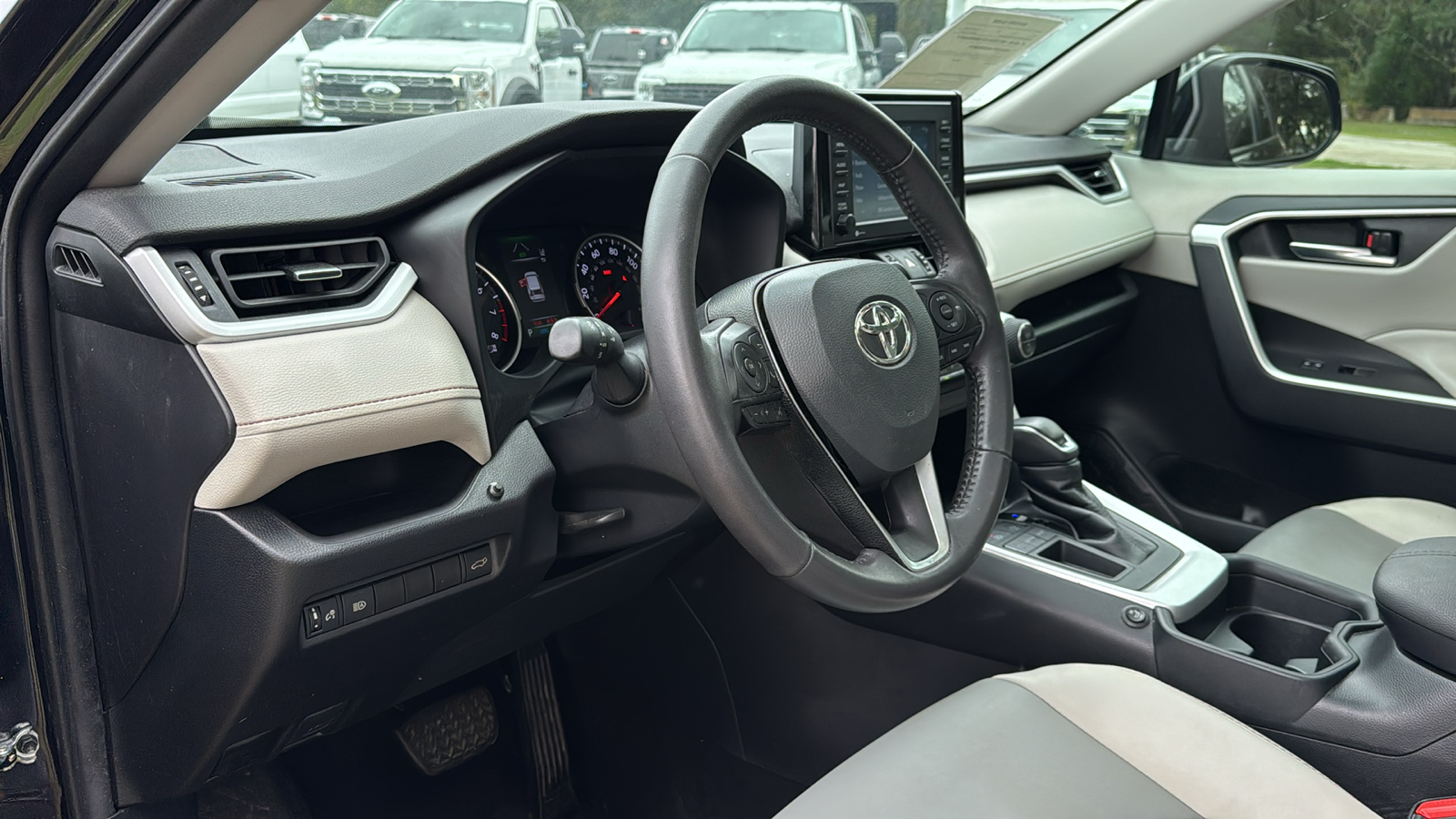 2021 Toyota RAV4 XLE Premium 33