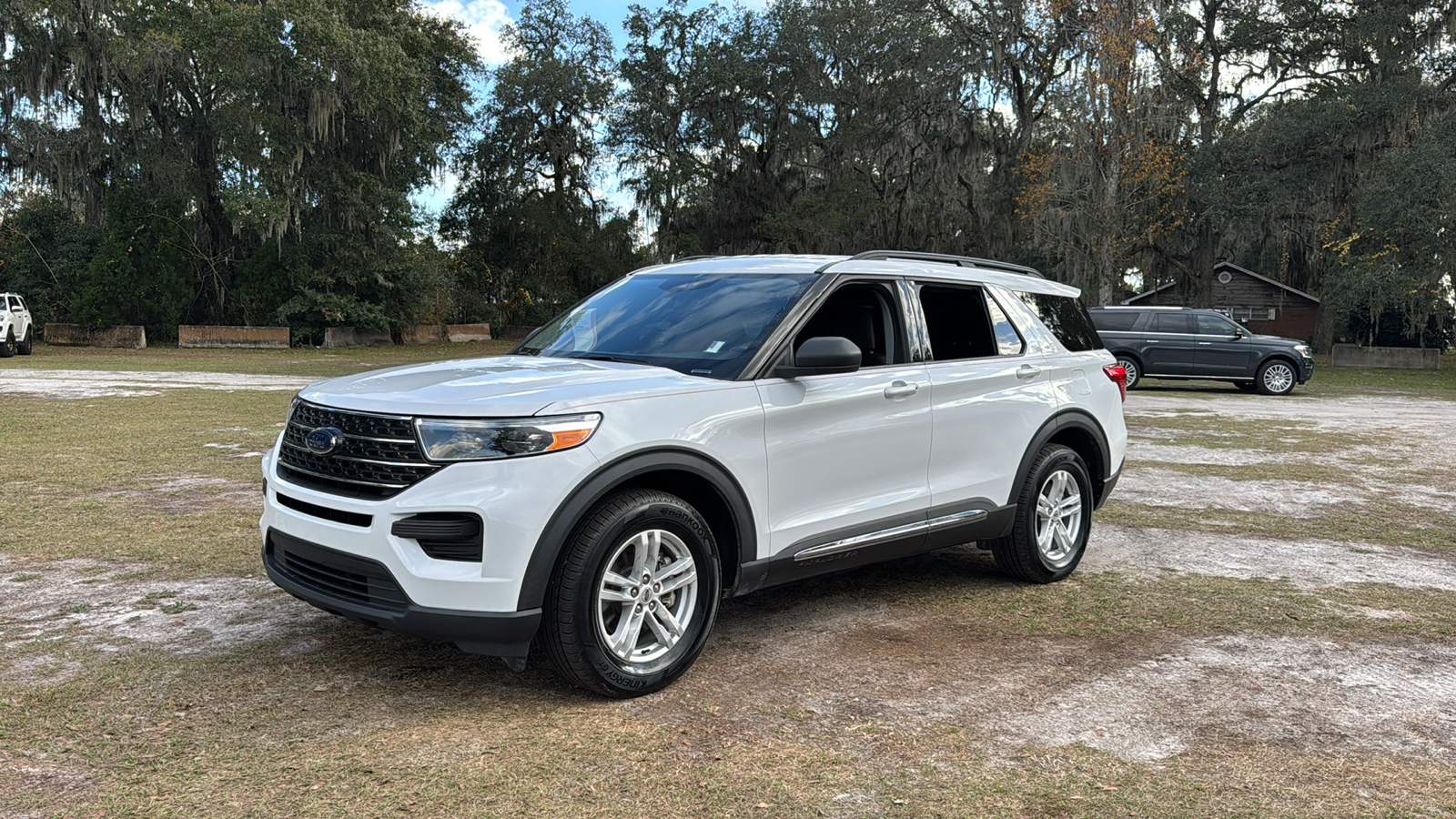 2021 Ford Explorer XLT 2