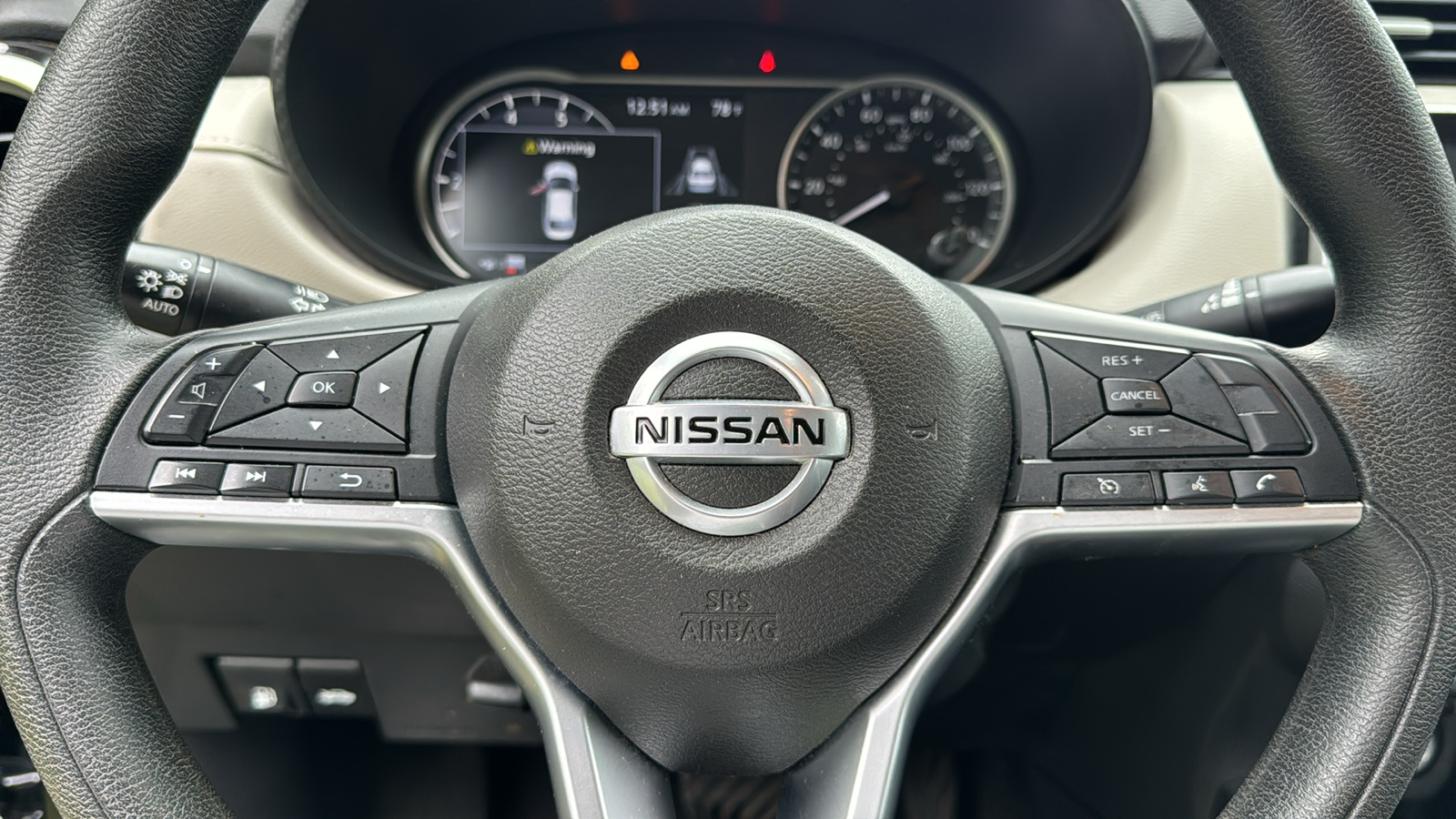 2021 Nissan Versa 1.6 SV 17
