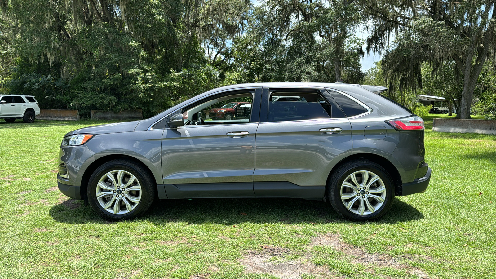 2022 Ford Edge Titanium 3