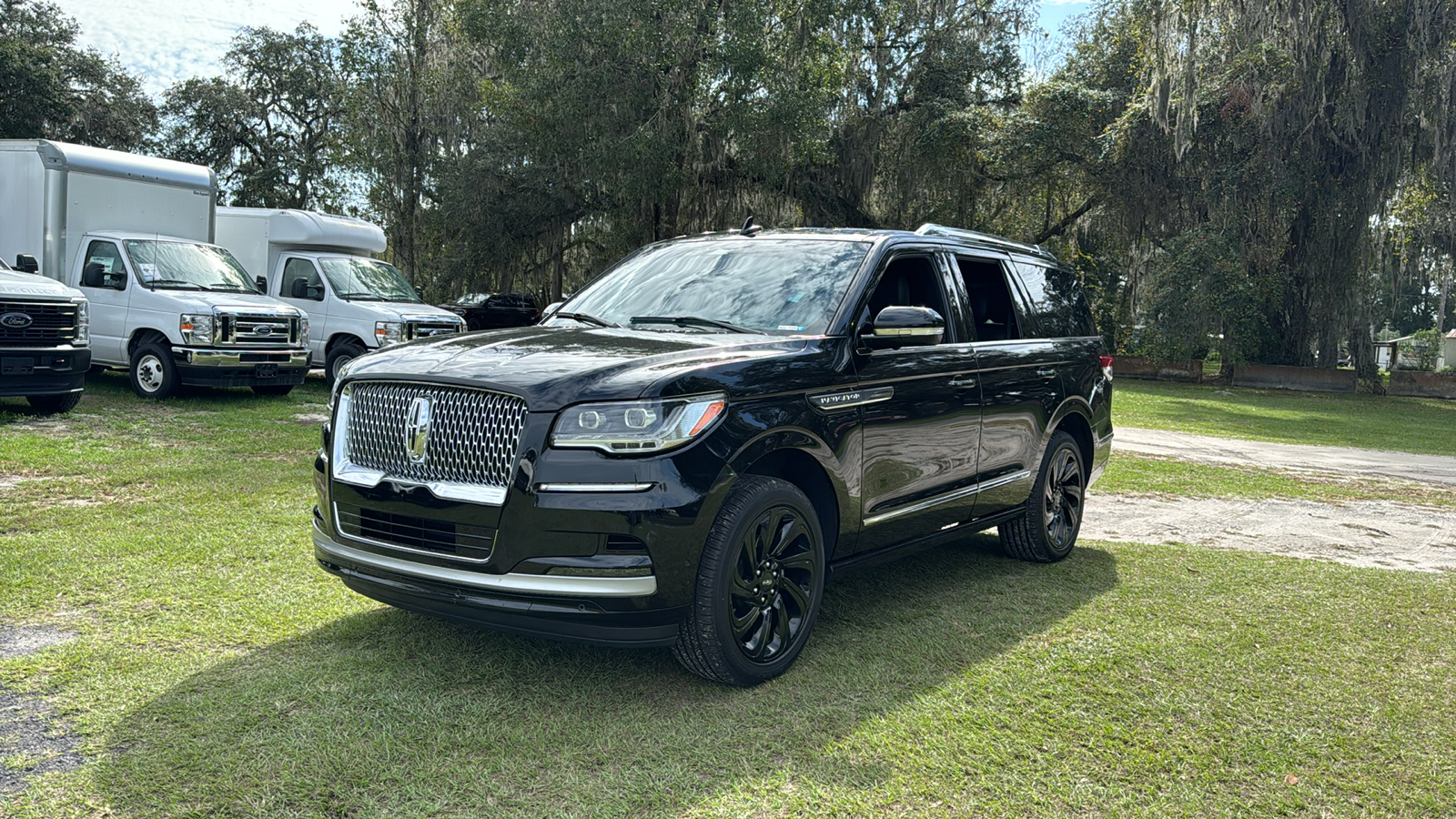 2022 Lincoln Navigator Standard 2