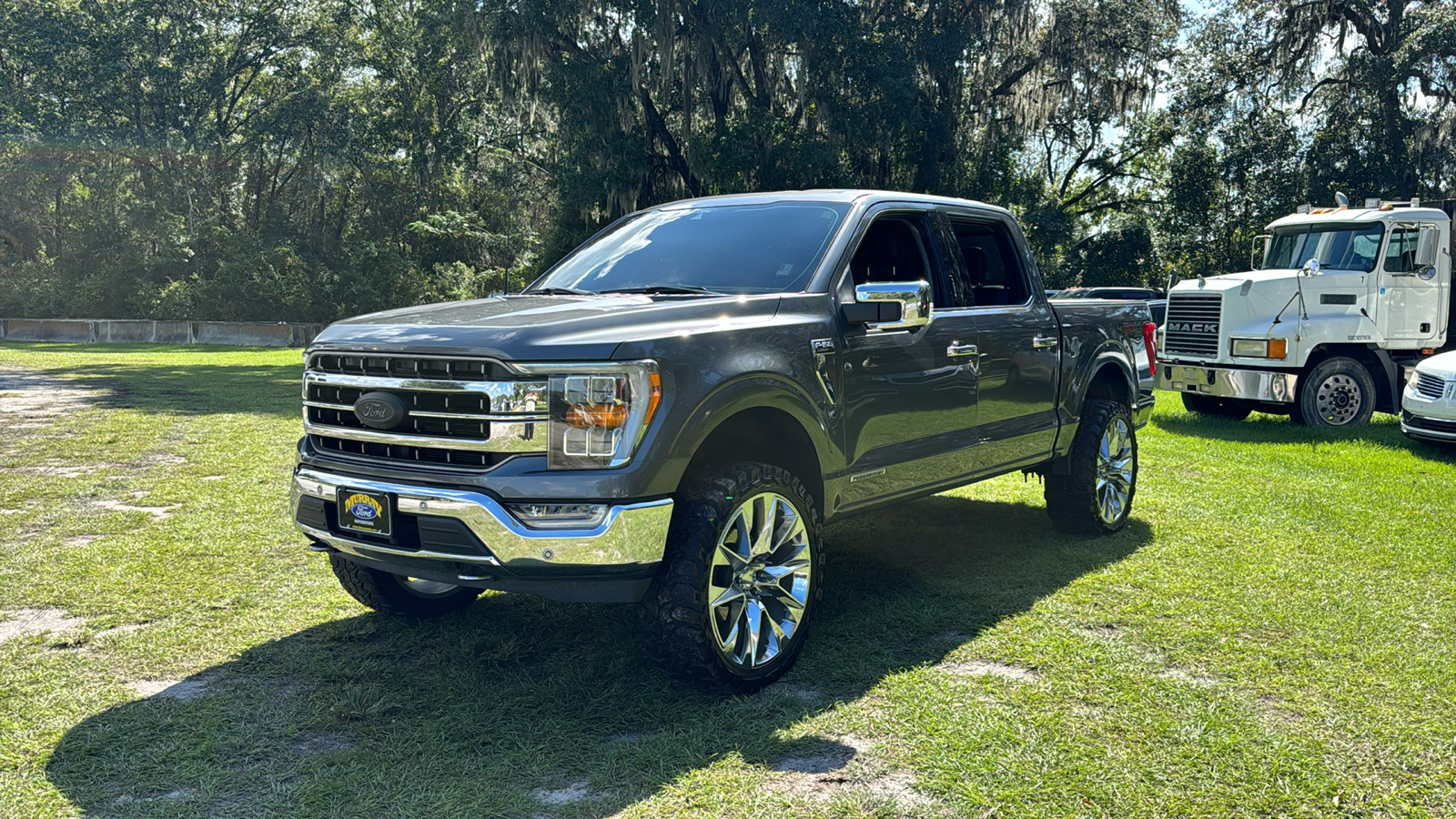 2022 Ford F-150 Lariat 2