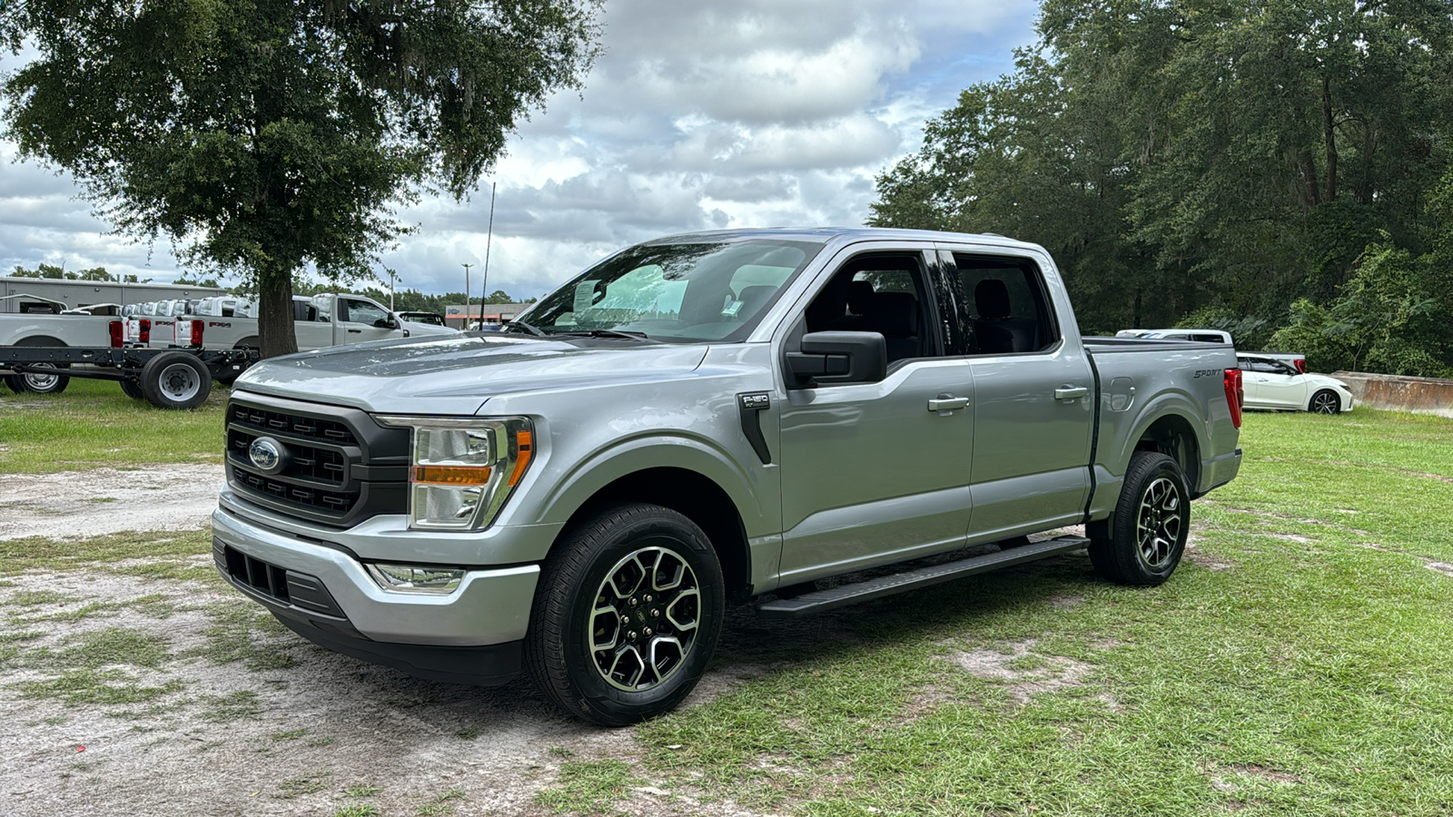 2022 Ford F-150 XLT 2