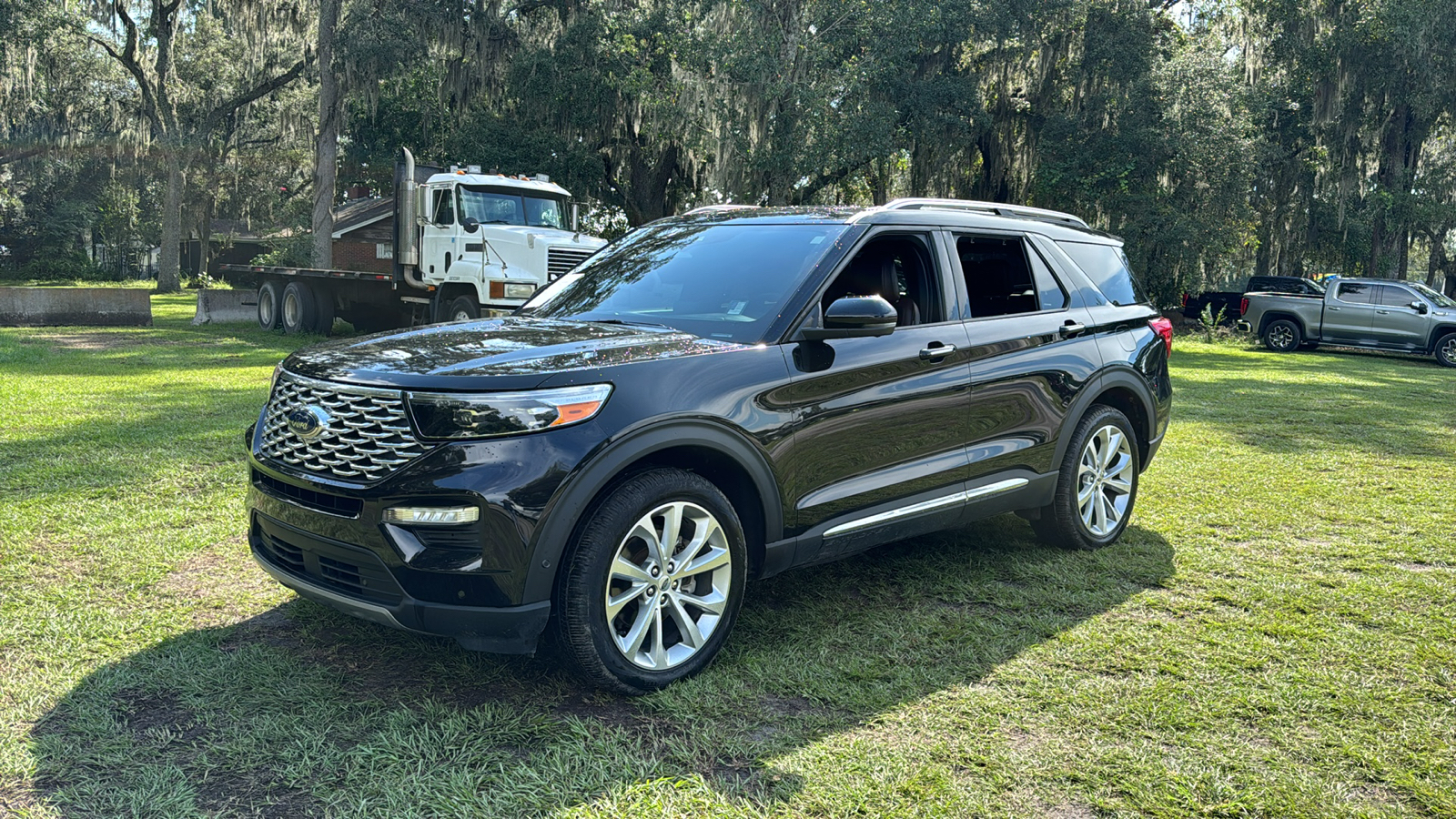 2022 Ford Explorer Platinum 2