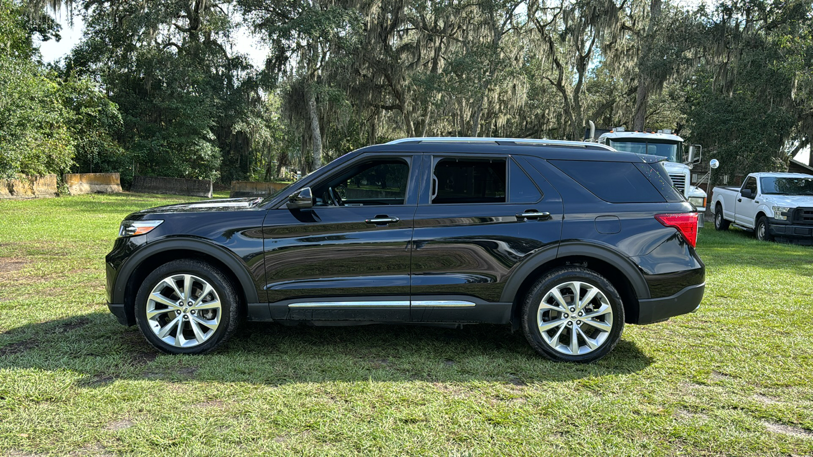 2022 Ford Explorer Platinum 3