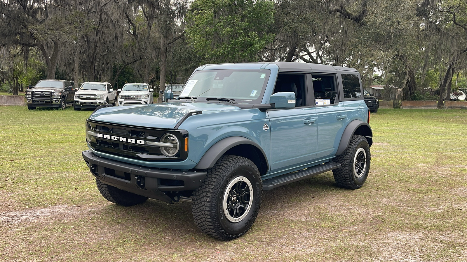 2022 Ford Bronco Outer Banks 2