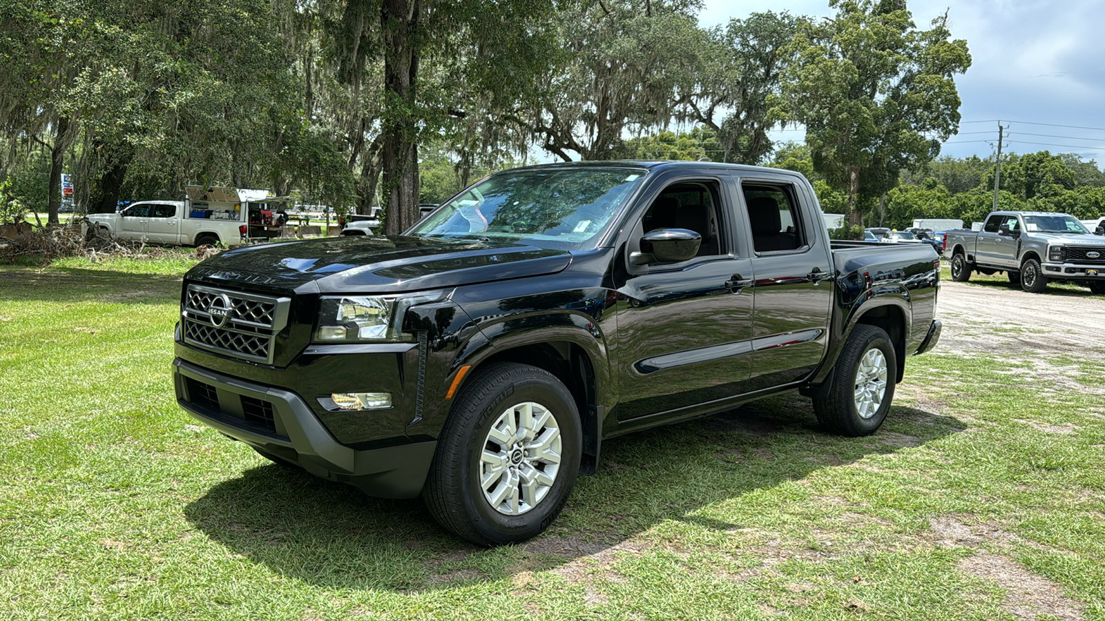 2022 Nissan Frontier SV 2